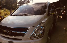 Selling White Hyundai Starex 2010 in Muntinlupa