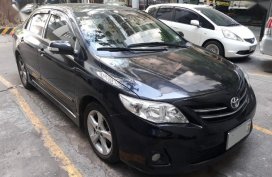 Selling Black Toyota Corolla Altis 2013 in Makati