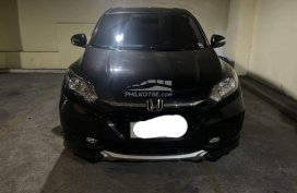 Selling used Black 2015 Honda HR-V SUV