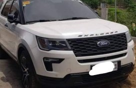 Selling White Ford Explorer 2018 in Manila