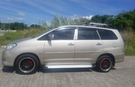 Selling Silver Toyota Innova 2009 in Santa Ana