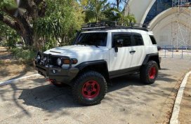 White Toyota FJ Cruiser 2015 for sale in Pasig 