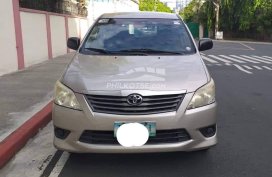 RUSH !! First Owned 2012 Toyota Innova  2.0 E Gas MT for sale by owner in good condition