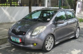 Selling Silver Toyota Yaris 2007 in Makati