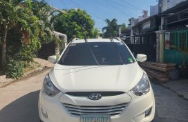 Selling White Hyundai Tucson 2012 in Angeles
