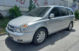 White Kia Carnival 2009 for sale in Manila