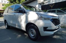 Selling White Toyota Avanza 2018 in Pasig