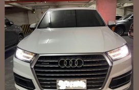 Selling White Audi Q7 2017 in Malay