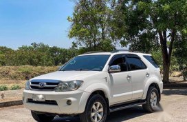 White Toyota Fortuner 2005 for sale in Meycauayan