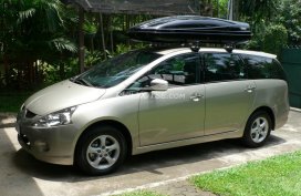 2011 Mitsubishi Grandis Minivan in good condition ( with THULE roof bars and box)