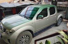 Nissan Frontier Navara 2.5 4x4 AT for Sale by Lady Owner