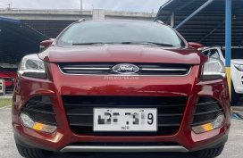 Panoramic Sunroof. Casa Maintain. Smells New. Low Mileage. Top of the Line Ford Escape Titanium 4x4