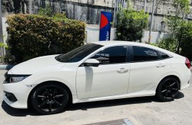  Selling White 2017 Honda Civic Sedan by verified seller