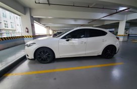  Selling my White 2015 Mazda 3 speed 