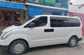 Second hand White 2017 Hyundai Starex  for sale