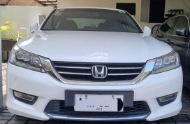 Selling White 2013 Honda Accord Sedan affordable price