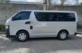 2017 TOYOTA HI ACE VAN COMMUTER  3.0  MT