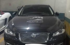 Selling used 2013 Jaguar Xj  3.0L V6 in Black
