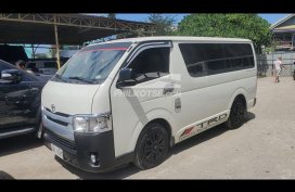 Selling White 2016 Toyota Hiace  Commuter 3.0 M/T
