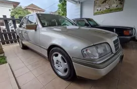Check this out.  Selling my car..   1995 Mercedes Benz C220 US 