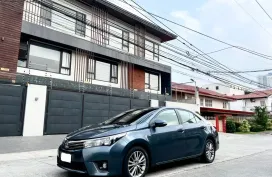 Selling used Blue 2017 Toyota Corolla Sedan by trusted seller