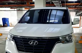 White 2020 Hyundai Grand Starex (Facelifted) 2.5 CRDi GLS AT (with Swivel)  for sale