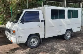 Sell White 2017 Mitsubishi L300 Cab and Chassis 2.2 MT in used