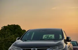 2018 CR-V TOP OF THE LINE w air suspension and mags