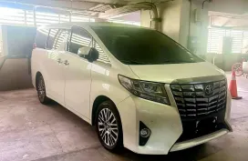 Selling White 2017 Toyota Alphard  3.5 Gas AT second hand