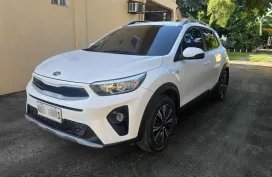Selling White 2021 Kia Stonic LX 1.4 MT