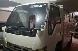 Isuzu White NHR 2007