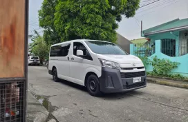 Toyota Hiace Deluxe Commuter 2023 MT