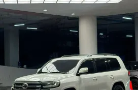 HOT!!! 2012 Toyota Land Cruiser (LC300 look GXR Dubai) for sale at affordable price! 