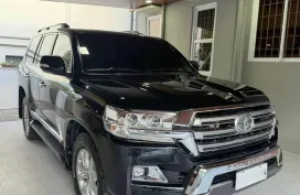 HOT!!! 2017 Toyota Land Cruiser LC200 4x4 Premium for sale at affordable price! 