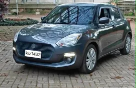 Selling Black 2021 Suzuki Swift  GL CVT