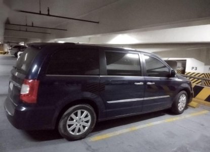 town and country van 2019