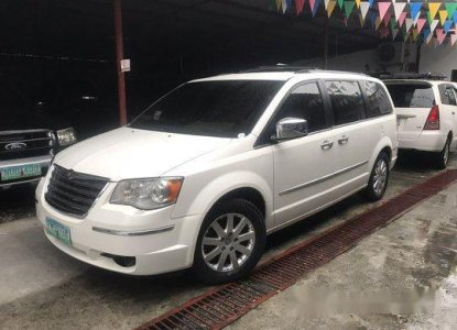 2010 town and country minivan