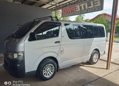 toyota hiace 2011 price