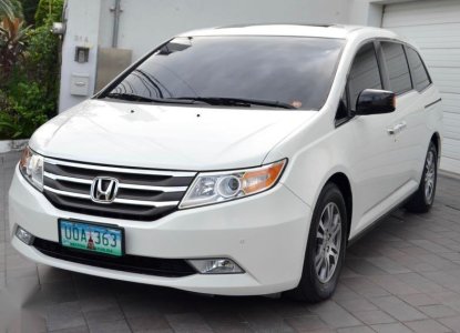 mens narrow slip on shoes