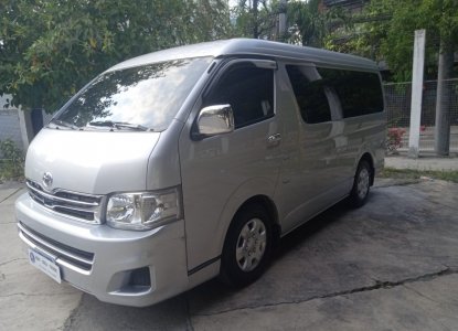Wallet-friendly 2013 Toyota Hiace for 