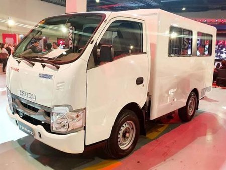 isuzu traviz van price