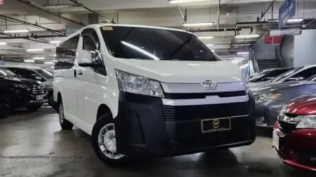 2020 Toyota Hiace Commuter Deluxe 2.8L DSL MT