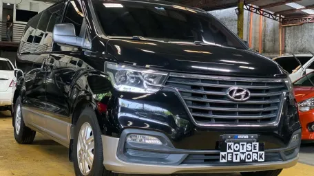 2019 Hyundai Grand Starex 2.5 GLS A/t 55k Mileage Swivel Chair ₱1.185