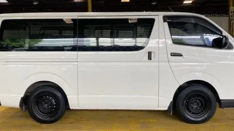 2021 Toyota Hiace Commuter 3.0L A/t Diesel, 35k Mileage, 15 Seaters ₱1.028
