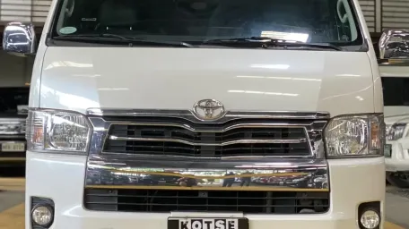 2016 Toyota Hi-ace Super Grandia 2.8 A/t Leather ₱1.198