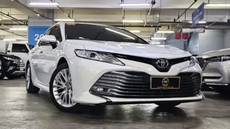 2020 Toyota Camry 2.5L V White Pearl CVT AT | With Warranty by Ugarte Cars Manila