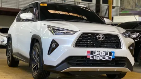 2024 Toyota Yaris Cross 1.5 S A/t E-Power Hybrid, 12k MILEAGE, No Coding ₱1.298