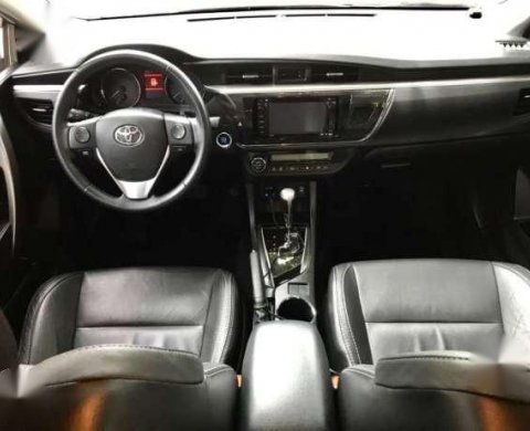 Toyota Corolla Altis 2 0v At 2015 For Sale 268989