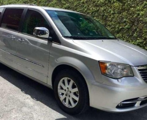 silver chrysler minivan