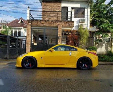 Nissan 350z желтая